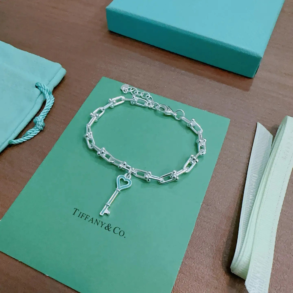 Tiffany & Co. Green Heart Key Silver Bracelet - Picture 4 of 4